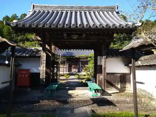 大池寺の山門