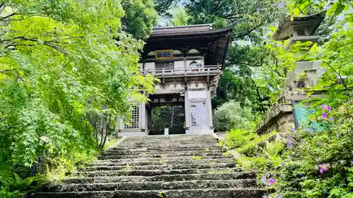 大山寺の山門