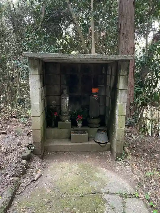 自性院の{uncategorized: "未分類", other: "その他", undefined: "問題あり", building: "その他建物", grave: "お墓", sacred_gate: "鳥居", guardian: "狛犬", statue: "像", buddha: "仏像", history: "歴史", nature: "自然", garden: "庭園", animal: "動物", pagoda: "塔", temizu: "手水舎", mountain_gate: "山門・神門", sanctuary: "本殿・本堂", subordinate: "末社・摂社", art: "芸術", scenery: "景色", jizo: "地蔵", ema: "絵馬", goshuin: "御朱印", omikuji: "おみくじ", items: "授与品その他", amulet: "お守り", goshuincho: "御朱印帳", eats: "食事", festival: "お祭り", votive_dance: "神楽", shichigosan: "七五三参", wedding: "結婚式", experience: "体験その他", initially: "初詣", around: "周辺", anti_infection: "感染症対策"}