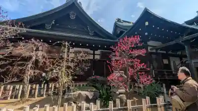 大阪天満宮の{uncategorized: "未分類", other: "その他", undefined: "問題あり", building: "その他建物", grave: "お墓", sacred_gate: "鳥居", guardian: "狛犬", statue: "像", buddha: "仏像", history: "歴史", nature: "自然", garden: "庭園", animal: "動物", pagoda: "塔", temizu: "手水舎", mountain_gate: "山門・神門", sanctuary: "本殿・本堂", subordinate: "末社・摂社", art: "芸術", scenery: "景色", jizo: "地蔵", ema: "絵馬", goshuin: "御朱印", omikuji: "おみくじ", items: "授与品その他", amulet: "お守り", goshuincho: "御朱印帳", eats: "食事", festival: "お祭り", votive_dance: "神楽", shichigosan: "七五三参", wedding: "結婚式", experience: "体験その他", initially: "初詣", around: "周辺", anti_infection: "感染症対策"}