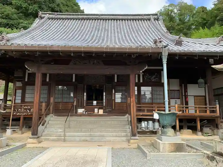 西方寺の本殿・本堂