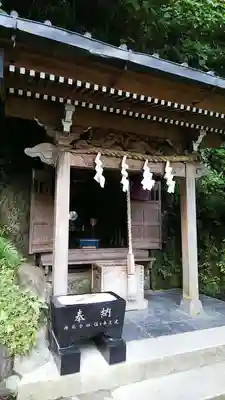 銭洗弁財天宇賀福神社の末社・摂社