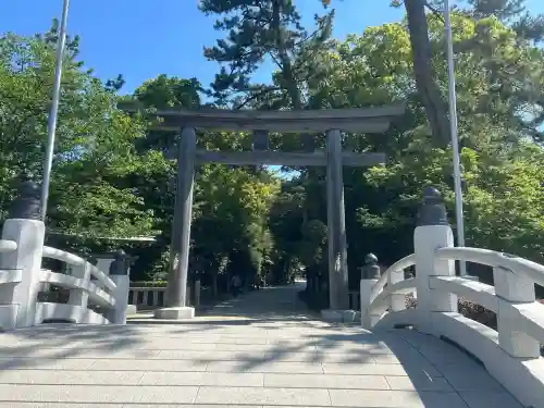 寒川神社の{uncategorized: "未分類", other: "その他", undefined: "問題あり", building: "その他建物", grave: "お墓", sacred_gate: "鳥居", guardian: "狛犬", statue: "像", buddha: "仏像", history: "歴史", nature: "自然", garden: "庭園", animal: "動物", pagoda: "塔", temizu: "手水舎", mountain_gate: "山門・神門", sanctuary: "本殿・本堂", subordinate: "末社・摂社", art: "芸術", scenery: "景色", jizo: "地蔵", ema: "絵馬", goshuin: "御朱印", omikuji: "おみくじ", items: "授与品その他", amulet: "お守り", goshuincho: "御朱印帳", eats: "食事", festival: "お祭り", votive_dance: "神楽", shichigosan: "七五三参", wedding: "結婚式", experience: "体験その他", initially: "初詣", around: "周辺", anti_infection: "感染症対策"}