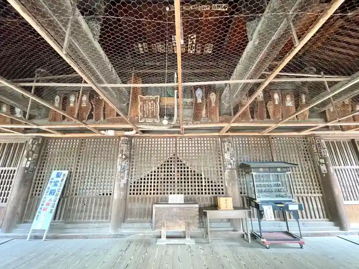 斑鳩寺の本殿・本堂