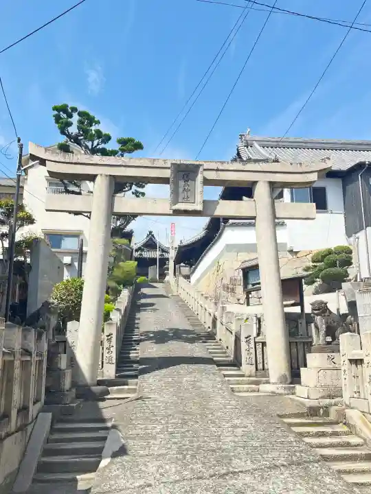 羽黒神社の{uncategorized: "未分類", other: "その他", undefined: "問題あり", building: "その他建物", grave: "お墓", sacred_gate: "鳥居", guardian: "狛犬", statue: "像", buddha: "仏像", history: "歴史", nature: "自然", garden: "庭園", animal: "動物", pagoda: "塔", temizu: "手水舎", mountain_gate: "山門・神門", sanctuary: "本殿・本堂", subordinate: "末社・摂社", art: "芸術", scenery: "景色", jizo: "地蔵", ema: "絵馬", goshuin: "御朱印", omikuji: "おみくじ", items: "授与品その他", amulet: "お守り", goshuincho: "御朱印帳", eats: "食事", festival: "お祭り", votive_dance: "神楽", shichigosan: "七五三参", wedding: "結婚式", experience: "体験その他", initially: "初詣", around: "周辺", anti_infection: "感染症対策"}