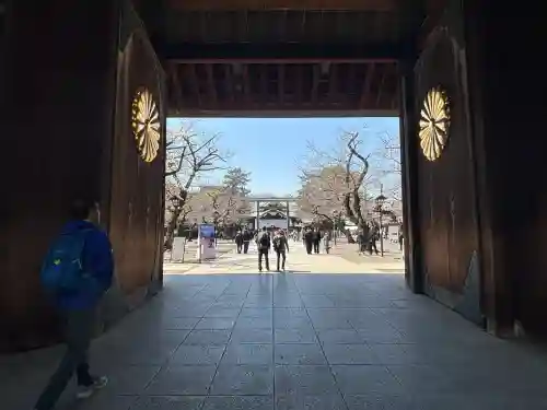 靖國神社の{uncategorized: "未分類", other: "その他", undefined: "問題あり", building: "その他建物", grave: "お墓", sacred_gate: "鳥居", guardian: "狛犬", statue: "像", buddha: "仏像", history: "歴史", nature: "自然", garden: "庭園", animal: "動物", pagoda: "塔", temizu: "手水舎", mountain_gate: "山門・神門", sanctuary: "本殿・本堂", subordinate: "末社・摂社", art: "芸術", scenery: "景色", jizo: "地蔵", ema: "絵馬", goshuin: "御朱印", omikuji: "おみくじ", items: "授与品その他", amulet: "お守り", goshuincho: "御朱印帳", eats: "食事", festival: "お祭り", votive_dance: "神楽", shichigosan: "七五三参", wedding: "結婚式", experience: "体験その他", initially: "初詣", around: "周辺", anti_infection: "感染症対策"}