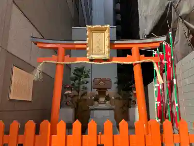 第六天稲荷神社の{uncategorized: "未分類", other: "その他", undefined: "問題あり", building: "その他建物", grave: "お墓", sacred_gate: "鳥居", guardian: "狛犬", statue: "像", buddha: "仏像", history: "歴史", nature: "自然", garden: "庭園", animal: "動物", pagoda: "塔", temizu: "手水舎", mountain_gate: "山門・神門", sanctuary: "本殿・本堂", subordinate: "末社・摂社", art: "芸術", scenery: "景色", jizo: "地蔵", ema: "絵馬", goshuin: "御朱印", omikuji: "おみくじ", items: "授与品その他", amulet: "お守り", goshuincho: "御朱印帳", eats: "食事", festival: "お祭り", votive_dance: "神楽", shichigosan: "七五三参", wedding: "結婚式", experience: "体験その他", initially: "初詣", around: "周辺", anti_infection: "感染症対策"}