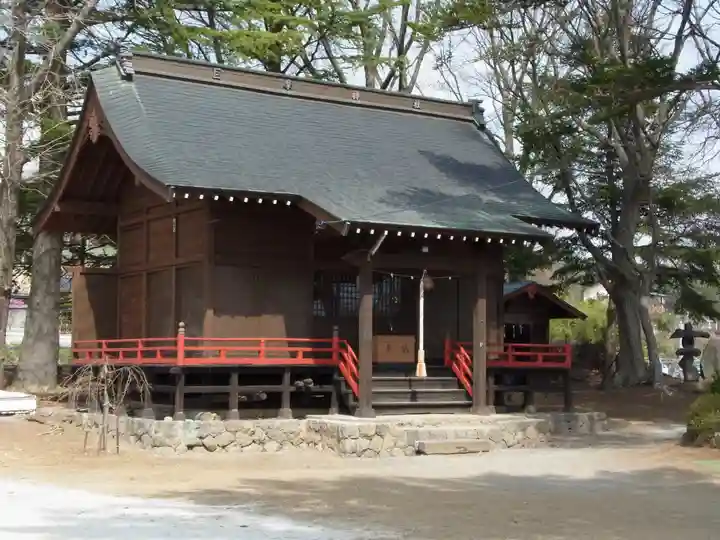 巨摩神社の本殿・本堂