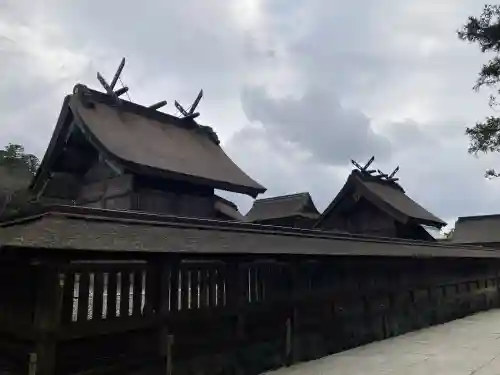出雲大社の{uncategorized: "未分類", other: "その他", undefined: "問題あり", building: "その他建物", grave: "お墓", sacred_gate: "鳥居", guardian: "狛犬", statue: "像", buddha: "仏像", history: "歴史", nature: "自然", garden: "庭園", animal: "動物", pagoda: "塔", temizu: "手水舎", mountain_gate: "山門・神門", sanctuary: "本殿・本堂", subordinate: "末社・摂社", art: "芸術", scenery: "景色", jizo: "地蔵", ema: "絵馬", goshuin: "御朱印", omikuji: "おみくじ", items: "授与品その他", amulet: "お守り", goshuincho: "御朱印帳", eats: "食事", festival: "お祭り", votive_dance: "神楽", shichigosan: "七五三参", wedding: "結婚式", experience: "体験その他", initially: "初詣", around: "周辺", anti_infection: "感染症対策"}