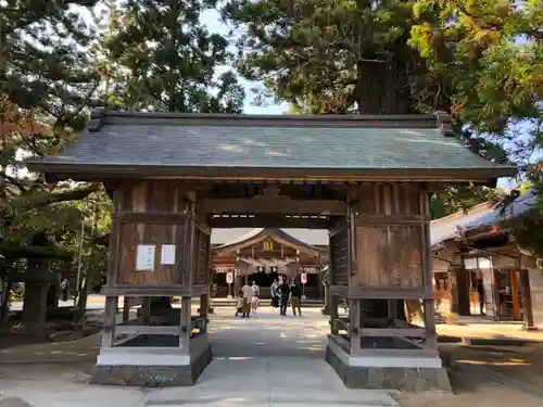 八重垣神社の山門