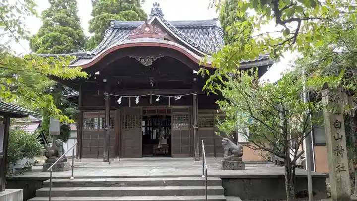 越中白山総社の本殿・本堂
