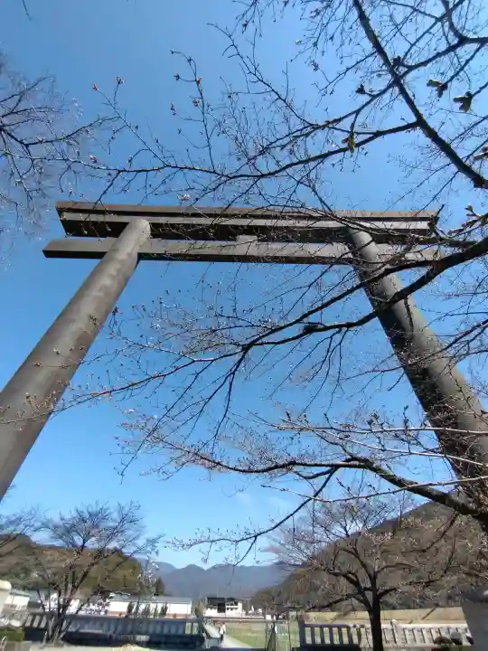 熊野本宮大社の{uncategorized: "未分類", other: "その他", undefined: "問題あり", building: "その他建物", grave: "お墓", sacred_gate: "鳥居", guardian: "狛犬", statue: "像", buddha: "仏像", history: "歴史", nature: "自然", garden: "庭園", animal: "動物", pagoda: "塔", temizu: "手水舎", mountain_gate: "山門・神門", sanctuary: "本殿・本堂", subordinate: "末社・摂社", art: "芸術", scenery: "景色", jizo: "地蔵", ema: "絵馬", goshuin: "御朱印", omikuji: "おみくじ", items: "授与品その他", amulet: "お守り", goshuincho: "御朱印帳", eats: "食事", festival: "お祭り", votive_dance: "神楽", shichigosan: "七五三参", wedding: "結婚式", experience: "体験その他", initially: "初詣", around: "周辺", anti_infection: "感染症対策"}