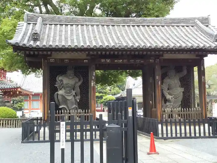 宝仙寺の山門・神門