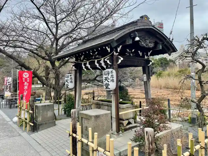 寛永寺不忍池弁天堂の{uncategorized: "未分類", other: "その他", undefined: "問題あり", building: "その他建物", grave: "お墓", sacred_gate: "鳥居", guardian: "狛犬", statue: "像", buddha: "仏像", history: "歴史", nature: "自然", garden: "庭園", animal: "動物", pagoda: "塔", temizu: "手水舎", mountain_gate: "山門・神門", sanctuary: "本殿・本堂", subordinate: "末社・摂社", art: "芸術", scenery: "景色", jizo: "地蔵", ema: "絵馬", goshuin: "御朱印", omikuji: "おみくじ", items: "授与品その他", amulet: "お守り", goshuincho: "御朱印帳", eats: "食事", festival: "お祭り", votive_dance: "神楽", shichigosan: "七五三参", wedding: "結婚式", experience: "体験その他", initially: "初詣", around: "周辺", anti_infection: "感染症対策"}