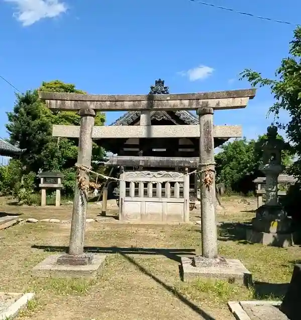 八幡社(堀之内)の{uncategorized: "未分類", other: "その他", undefined: "問題あり", building: "その他建物", grave: "お墓", sacred_gate: "鳥居", guardian: "狛犬", statue: "像", buddha: "仏像", history: "歴史", nature: "自然", garden: "庭園", animal: "動物", pagoda: "塔", temizu: "手水舎", mountain_gate: "山門・神門", sanctuary: "本殿・本堂", subordinate: "末社・摂社", art: "芸術", scenery: "景色", jizo: "地蔵", ema: "絵馬", goshuin: "御朱印", omikuji: "おみくじ", items: "授与品その他", amulet: "お守り", goshuincho: "御朱印帳", eats: "食事", festival: "お祭り", votive_dance: "神楽", shichigosan: "七五三参", wedding: "結婚式", experience: "体験その他", initially: "初詣", around: "周辺", anti_infection: "感染症対策"}