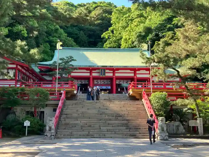 赤間神宮の{uncategorized: "未分類", other: "その他", undefined: "問題あり", building: "その他建物", grave: "お墓", sacred_gate: "鳥居", guardian: "狛犬", statue: "像", buddha: "仏像", history: "歴史", nature: "自然", garden: "庭園", animal: "動物", pagoda: "塔", temizu: "手水舎", mountain_gate: "山門・神門", sanctuary: "本殿・本堂", subordinate: "末社・摂社", art: "芸術", scenery: "景色", jizo: "地蔵", ema: "絵馬", goshuin: "御朱印", omikuji: "おみくじ", items: "授与品その他", amulet: "お守り", goshuincho: "御朱印帳", eats: "食事", festival: "お祭り", votive_dance: "神楽", shichigosan: "七五三参", wedding: "結婚式", experience: "体験その他", initially: "初詣", around: "周辺", anti_infection: "感染症対策"}