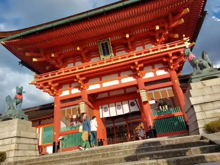 伏見稲荷大社の山門・神門