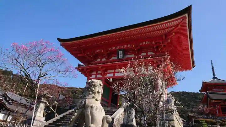 清水寺奥之院の山門・神門