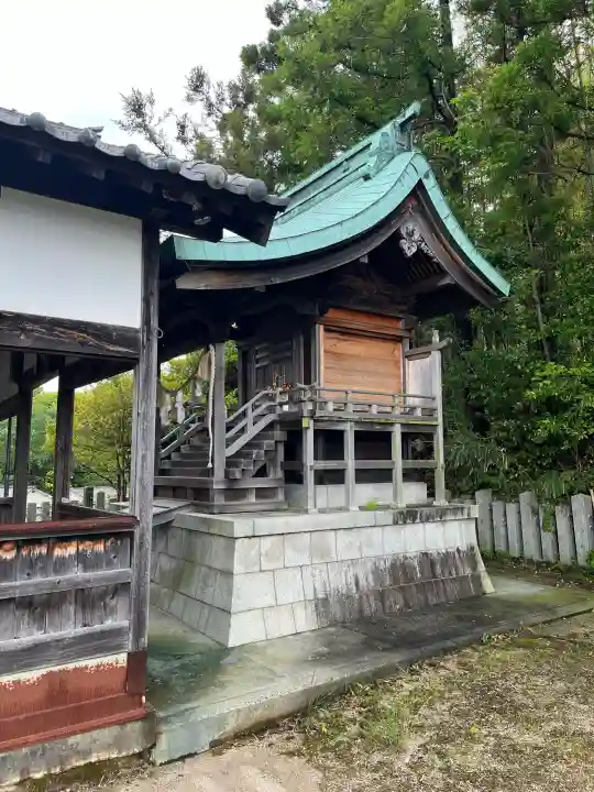 荒神社の{uncategorized: "未分類", other: "その他", undefined: "問題あり", building: "その他建物", grave: "お墓", sacred_gate: "鳥居", guardian: "狛犬", statue: "像", buddha: "仏像", history: "歴史", nature: "自然", garden: "庭園", animal: "動物", pagoda: "塔", temizu: "手水舎", mountain_gate: "山門・神門", sanctuary: "本殿・本堂", subordinate: "末社・摂社", art: "芸術", scenery: "景色", jizo: "地蔵", ema: "絵馬", goshuin: "御朱印", omikuji: "おみくじ", items: "授与品その他", amulet: "お守り", goshuincho: "御朱印帳", eats: "食事", festival: "お祭り", votive_dance: "神楽", shichigosan: "七五三参", wedding: "結婚式", experience: "体験その他", initially: "初詣", around: "周辺", anti_infection: "感染症対策"}