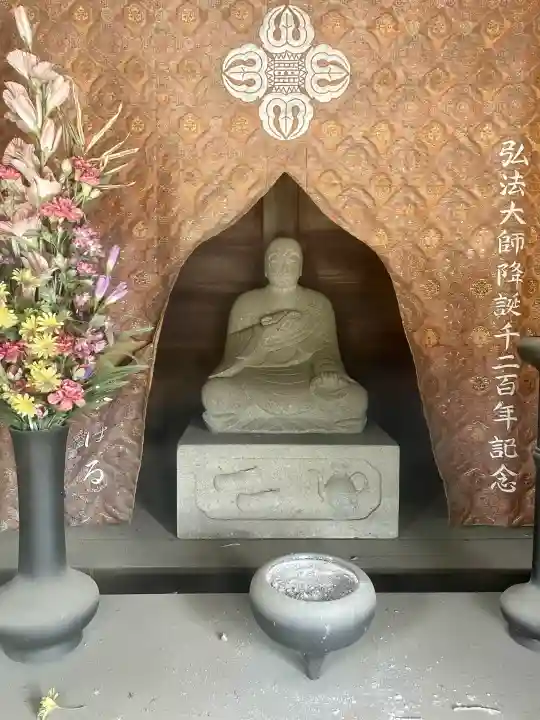 観音寺の{uncategorized: "未分類", other: "その他", undefined: "問題あり", building: "その他建物", grave: "お墓", sacred_gate: "鳥居", guardian: "狛犬", statue: "像", buddha: "仏像", history: "歴史", nature: "自然", garden: "庭園", animal: "動物", pagoda: "塔", temizu: "手水舎", mountain_gate: "山門・神門", sanctuary: "本殿・本堂", subordinate: "末社・摂社", art: "芸術", scenery: "景色", jizo: "地蔵", ema: "絵馬", goshuin: "御朱印", omikuji: "おみくじ", items: "授与品その他", amulet: "お守り", goshuincho: "御朱印帳", eats: "食事", festival: "お祭り", votive_dance: "神楽", shichigosan: "七五三参", wedding: "結婚式", experience: "体験その他", initially: "初詣", around: "周辺", anti_infection: "感染症対策"}