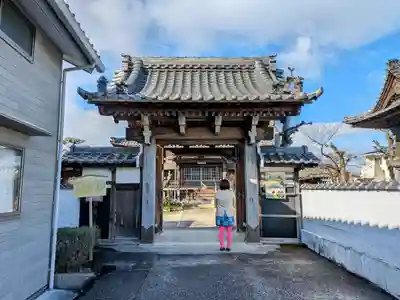 西唱寺の山門・神門