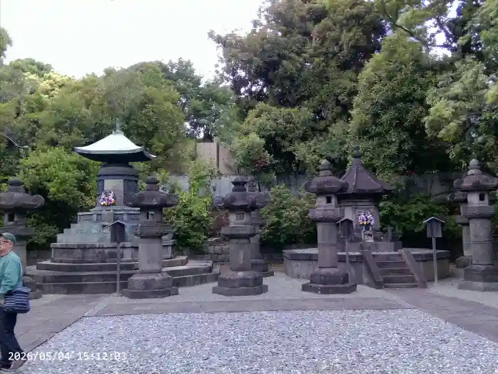 増上寺の{uncategorized: "未分類", other: "その他", undefined: "問題あり", building: "その他建物", grave: "お墓", sacred_gate: "鳥居", guardian: "狛犬", statue: "像", buddha: "仏像", history: "歴史", nature: "自然", garden: "庭園", animal: "動物", pagoda: "塔", temizu: "手水舎", mountain_gate: "山門・神門", sanctuary: "本殿・本堂", subordinate: "末社・摂社", art: "芸術", scenery: "景色", jizo: "地蔵", ema: "絵馬", goshuin: "御朱印", omikuji: "おみくじ", items: "授与品その他", amulet: "お守り", goshuincho: "御朱印帳", eats: "食事", festival: "お祭り", votive_dance: "神楽", shichigosan: "七五三参", wedding: "結婚式", experience: "体験その他", initially: "初詣", around: "周辺", anti_infection: "感染症対策"}
