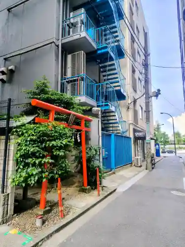川上稲荷神社の{uncategorized: "未分類", other: "その他", undefined: "問題あり", building: "その他建物", grave: "お墓", sacred_gate: "鳥居", guardian: "狛犬", statue: "像", buddha: "仏像", history: "歴史", nature: "自然", garden: "庭園", animal: "動物", pagoda: "塔", temizu: "手水舎", mountain_gate: "山門・神門", sanctuary: "本殿・本堂", subordinate: "末社・摂社", art: "芸術", scenery: "景色", jizo: "地蔵", ema: "絵馬", goshuin: "御朱印", omikuji: "おみくじ", items: "授与品その他", amulet: "お守り", goshuincho: "御朱印帳", eats: "食事", festival: "お祭り", votive_dance: "神楽", shichigosan: "七五三参", wedding: "結婚式", experience: "体験その他", initially: "初詣", around: "周辺", anti_infection: "感染症対策"}