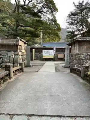 出雲大社北島国造館 出雲教の山門・神門