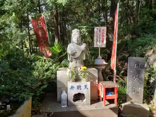 磯山弁財天の末社・摂社