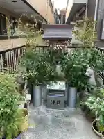 稲荷神社(鶴見区仲通)の{uncategorized: "未分類", other: "その他", undefined: "問題あり", building: "その他建物", grave: "お墓", sacred_gate: "鳥居", guardian: "狛犬", statue: "像", buddha: "仏像", history: "歴史", nature: "自然", garden: "庭園", animal: "動物", pagoda: "塔", temizu: "手水舎", mountain_gate: "山門・神門", sanctuary: "本殿・本堂", subordinate: "末社・摂社", art: "芸術", scenery: "景色", jizo: "地蔵", ema: "絵馬", goshuin: "御朱印", omikuji: "おみくじ", items: "授与品その他", amulet: "お守り", goshuincho: "御朱印帳", eats: "食事", festival: "お祭り", votive_dance: "神楽", shichigosan: "七五三参", wedding: "結婚式", experience: "体験その他", initially: "初詣", around: "周辺", anti_infection: "感染症対策"}