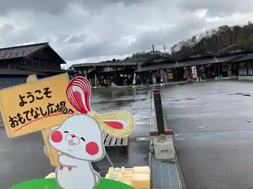 彌彦神社の{uncategorized: "未分類", other: "その他", undefined: "問題あり", building: "その他建物", grave: "お墓", sacred_gate: "鳥居", guardian: "狛犬", statue: "像", buddha: "仏像", history: "歴史", nature: "自然", garden: "庭園", animal: "動物", pagoda: "塔", temizu: "手水舎", mountain_gate: "山門・神門", sanctuary: "本殿・本堂", subordinate: "末社・摂社", art: "芸術", scenery: "景色", jizo: "地蔵", ema: "絵馬", goshuin: "御朱印", omikuji: "おみくじ", items: "授与品その他", amulet: "お守り", goshuincho: "御朱印帳", eats: "食事", festival: "お祭り", votive_dance: "神楽", shichigosan: "七五三参", wedding: "結婚式", experience: "体験その他", initially: "初詣", around: "周辺", anti_infection: "感染症対策"}