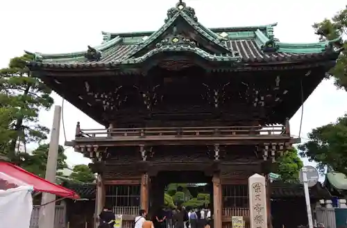 題経寺（柴又帝釈天）の山門・神門