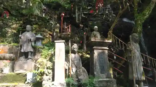 一ノ滝寺の像