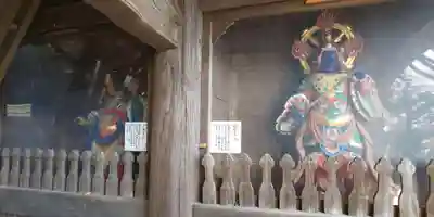 布施弁天 東海寺の山門・神門