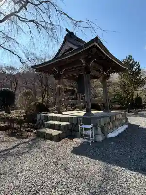 雲居寺の{uncategorized: "未分類", other: "その他", undefined: "問題あり", building: "その他建物", grave: "お墓", sacred_gate: "鳥居", guardian: "狛犬", statue: "像", buddha: "仏像", history: "歴史", nature: "自然", garden: "庭園", animal: "動物", pagoda: "塔", temizu: "手水舎", mountain_gate: "山門・神門", sanctuary: "本殿・本堂", subordinate: "末社・摂社", art: "芸術", scenery: "景色", jizo: "地蔵", ema: "絵馬", goshuin: "御朱印", omikuji: "おみくじ", items: "授与品その他", amulet: "お守り", goshuincho: "御朱印帳", eats: "食事", festival: "お祭り", votive_dance: "神楽", shichigosan: "七五三参", wedding: "結婚式", experience: "体験その他", initially: "初詣", around: "周辺", anti_infection: "感染症対策"}