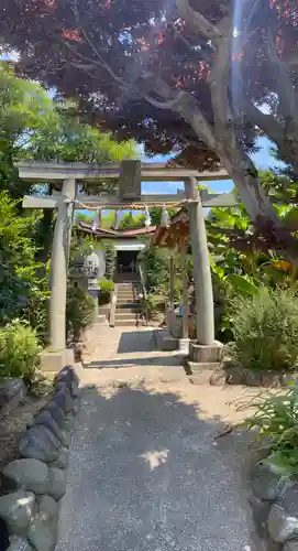 横浜御嶽神社の鳥居