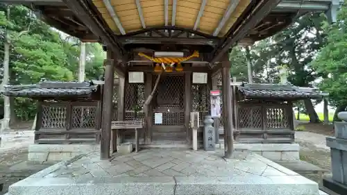 郷里神社の本殿