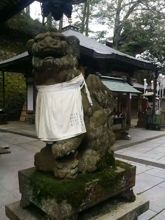 能勢妙見山(真如寺境外仏堂)の狛犬