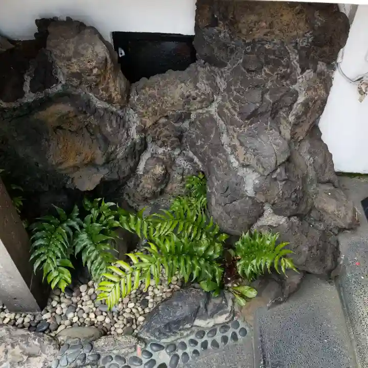 篠塚稲荷神社の庭園