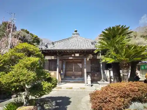 遍照寺の本殿・本堂