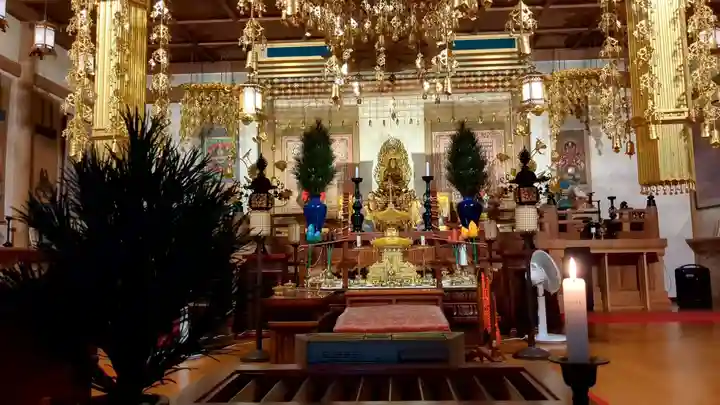 遍照寺の本殿・本堂