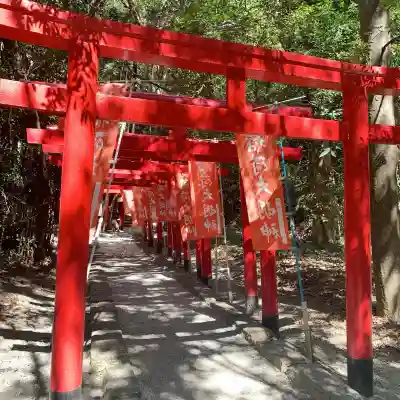 花窟神社の{uncategorized: "未分類", other: "その他", undefined: "問題あり", building: "その他建物", grave: "お墓", sacred_gate: "鳥居", guardian: "狛犬", statue: "像", buddha: "仏像", history: "歴史", nature: "自然", garden: "庭園", animal: "動物", pagoda: "塔", temizu: "手水舎", mountain_gate: "山門・神門", sanctuary: "本殿・本堂", subordinate: "末社・摂社", art: "芸術", scenery: "景色", jizo: "地蔵", ema: "絵馬", goshuin: "御朱印", omikuji: "おみくじ", items: "授与品その他", amulet: "お守り", goshuincho: "御朱印帳", eats: "食事", festival: "お祭り", votive_dance: "神楽", shichigosan: "七五三参", wedding: "結婚式", experience: "体験その他", initially: "初詣", around: "周辺", anti_infection: "感染症対策"}