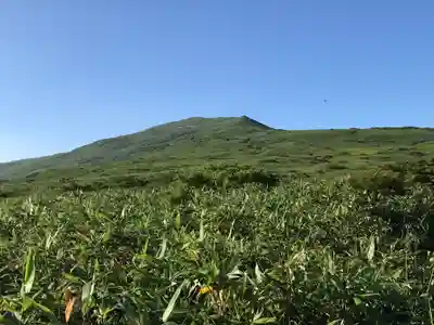 月山神社本宮の周辺