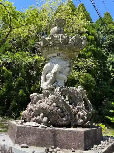 赤水蛇石神社の像