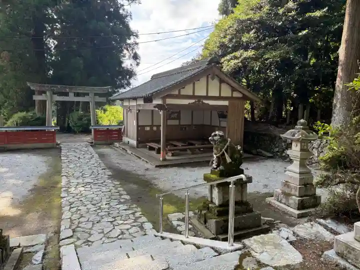 高天彦神社の{uncategorized: "未分類", other: "その他", undefined: "問題あり", building: "その他建物", grave: "お墓", sacred_gate: "鳥居", guardian: "狛犬", statue: "像", buddha: "仏像", history: "歴史", nature: "自然", garden: "庭園", animal: "動物", pagoda: "塔", temizu: "手水舎", mountain_gate: "山門・神門", sanctuary: "本殿・本堂", subordinate: "末社・摂社", art: "芸術", scenery: "景色", jizo: "地蔵", ema: "絵馬", goshuin: "御朱印", omikuji: "おみくじ", items: "授与品その他", amulet: "お守り", goshuincho: "御朱印帳", eats: "食事", festival: "お祭り", votive_dance: "神楽", shichigosan: "七五三参", wedding: "結婚式", experience: "体験その他", initially: "初詣", around: "周辺", anti_infection: "感染症対策"}