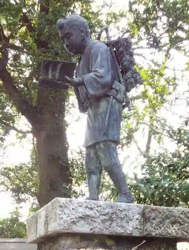 報徳二宮神社の像