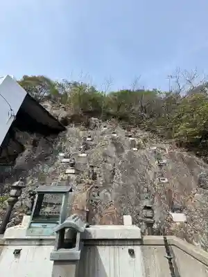 岩戸弘法弘峰寺の{uncategorized: "未分類", other: "その他", undefined: "問題あり", building: "その他建物", grave: "お墓", sacred_gate: "鳥居", guardian: "狛犬", statue: "像", buddha: "仏像", history: "歴史", nature: "自然", garden: "庭園", animal: "動物", pagoda: "塔", temizu: "手水舎", mountain_gate: "山門・神門", sanctuary: "本殿・本堂", subordinate: "末社・摂社", art: "芸術", scenery: "景色", jizo: "地蔵", ema: "絵馬", goshuin: "御朱印", omikuji: "おみくじ", items: "授与品その他", amulet: "お守り", goshuincho: "御朱印帳", eats: "食事", festival: "お祭り", votive_dance: "神楽", shichigosan: "七五三参", wedding: "結婚式", experience: "体験その他", initially: "初詣", around: "周辺", anti_infection: "感染症対策"}