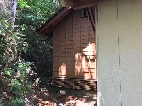 下立松原神社の本殿