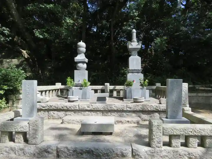 桜ヶ池池宮神社のお墓