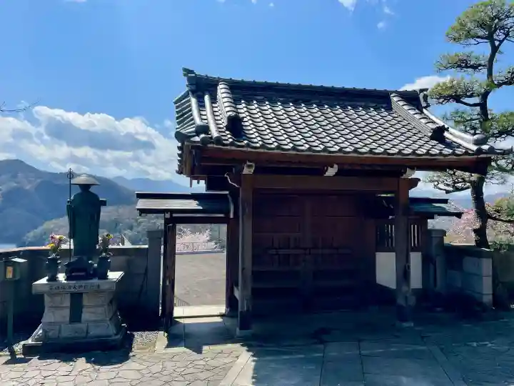 慈眼寺の{uncategorized: "未分類", other: "その他", undefined: "問題あり", building: "その他建物", grave: "お墓", sacred_gate: "鳥居", guardian: "狛犬", statue: "像", buddha: "仏像", history: "歴史", nature: "自然", garden: "庭園", animal: "動物", pagoda: "塔", temizu: "手水舎", mountain_gate: "山門・神門", sanctuary: "本殿・本堂", subordinate: "末社・摂社", art: "芸術", scenery: "景色", jizo: "地蔵", ema: "絵馬", goshuin: "御朱印", omikuji: "おみくじ", items: "授与品その他", amulet: "お守り", goshuincho: "御朱印帳", eats: "食事", festival: "お祭り", votive_dance: "神楽", shichigosan: "七五三参", wedding: "結婚式", experience: "体験その他", initially: "初詣", around: "周辺", anti_infection: "感染症対策"}